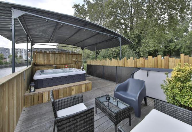 Appartement La Peniche De Fabrice Avec Jacuzzi Privatif à Strasbourg Extérieur photo